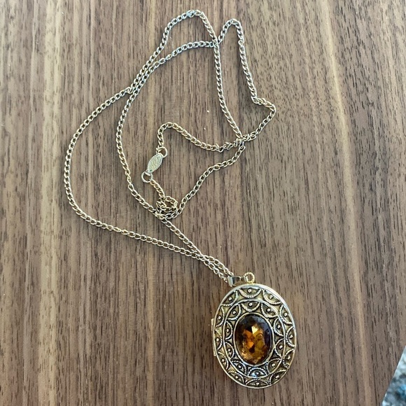 Avon Vintage perfume locket pin - Picture 1 of 3